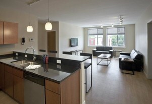 Downtown Bloomington Apartments For Rent Il The Flats At Isu Apartments