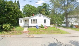 42 Lenox St in Sanford, ME - Building Photo