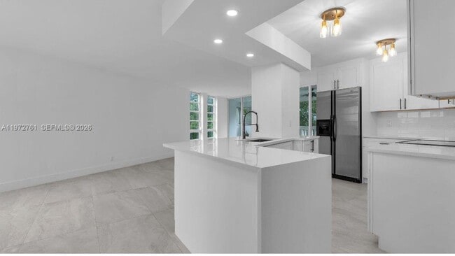 6911 Environ Blvd in Lauderhill, FL - Foto de edificio - Building Photo