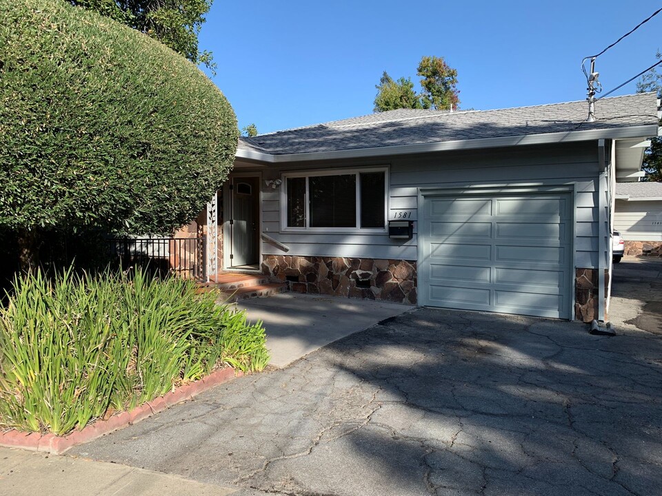 1581 Hawes Ct in Redwood City, CA - Building Photo