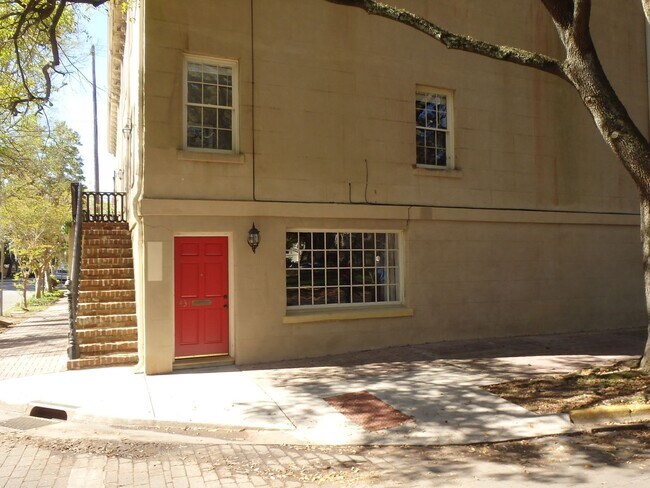 431 Barnard St in Savannah, GA - Building Photo - Building Photo