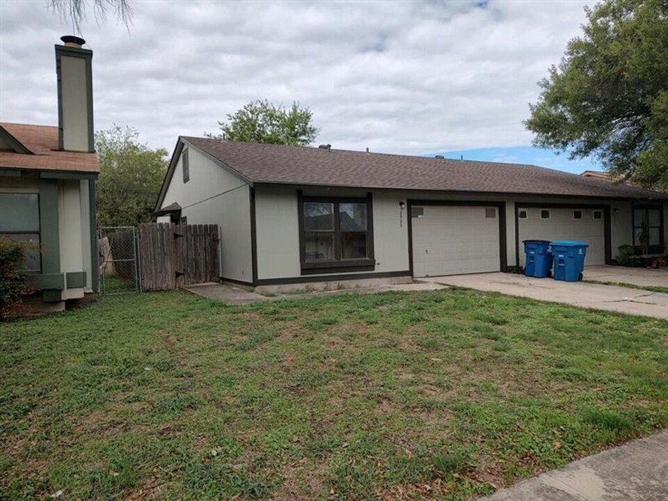 2535 Corian Glen in San Antonio, TX - Building Photo