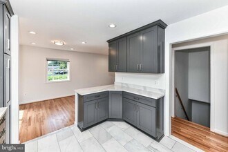 1020 S Hoga Rd in Sterling, VA - Building Photo - Building Photo