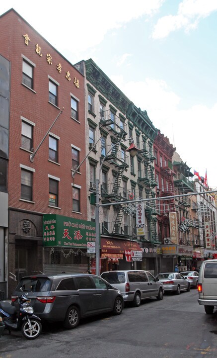 74 Mott St in New York, NY - Foto de edificio