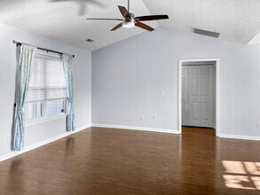 213 Red Carnation Dr in Holly Ridge, NC - Foto de edificio - Building Photo