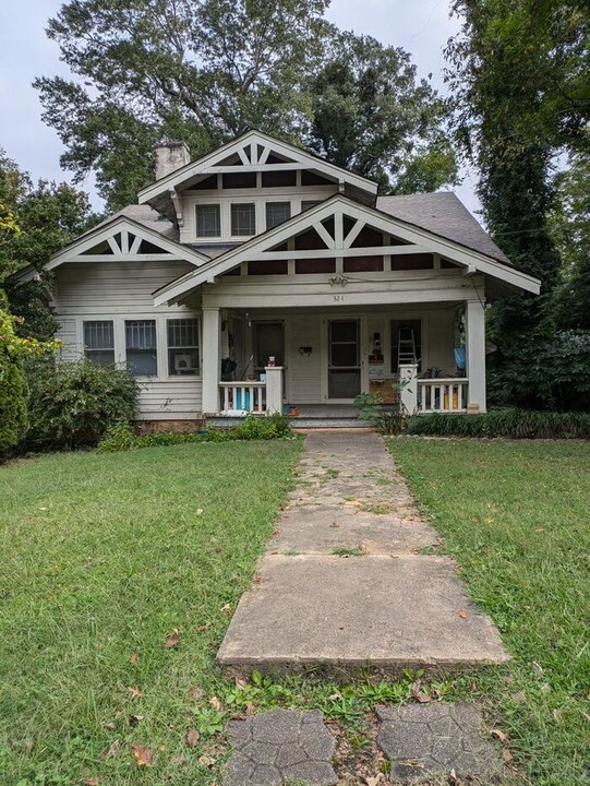 324 2nd St NW in Hickory, NC - Building Photo