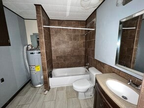 1004 Owen St, Unit B in Malvern, AR - Foto de edificio - Building Photo