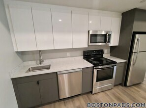 100 Hemenway St, Unit 203 in Boston, MA - Building Photo - Building Photo