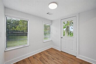 906 E Houston St in Sherman, TX - Building Photo - Building Photo