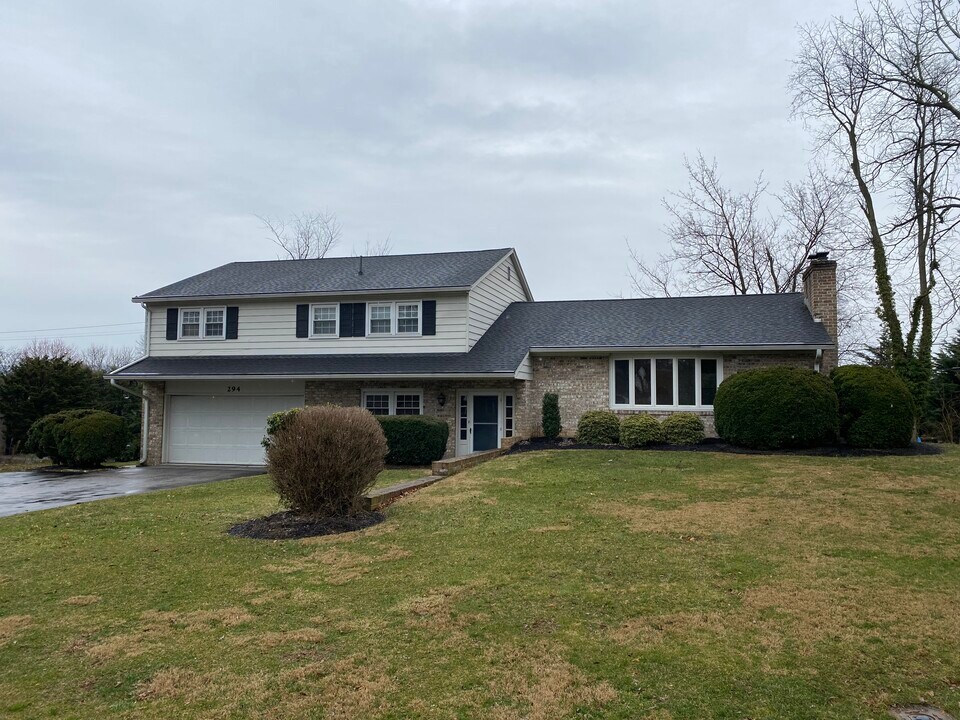 294 Overhill Dr in Chambersburg, PA - Building Photo