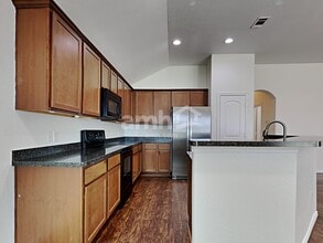 924 Mesa Vista Dr in Crowley, TX - Foto de edificio - Building Photo