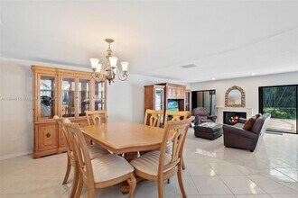 9340 NW 48th Doral Terrace in Doral, FL - Building Photo - Building Photo