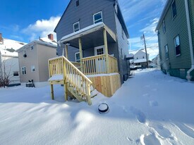 1706 Davidson St in Aliquippa, PA - Building Photo