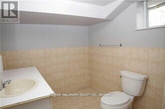 245 Axminster Dr in Richmond Hill, ON - Building Photo - Building Photo