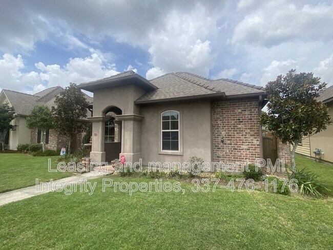 330 Dunvegan Ct in Lafayette, LA - Building Photo - Building Photo