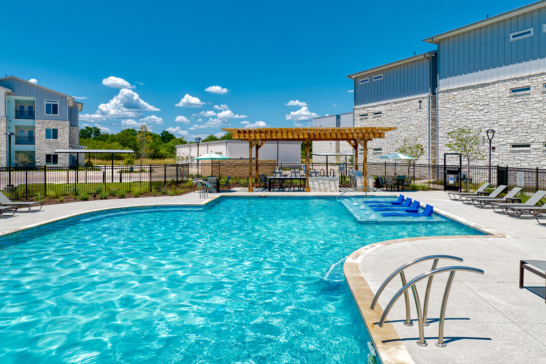 Moonlight Apartments in Austin, TX - Building Photo