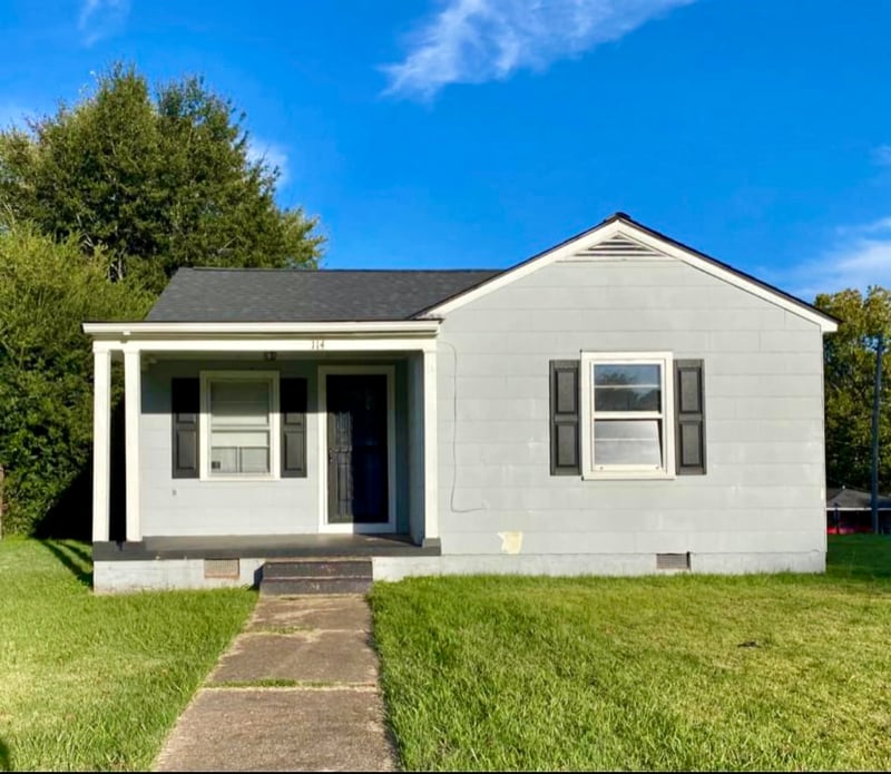 114 Marvin St in Senatobia, MS - Building Photo