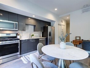 1800 E 4th St in Austin, TX - Foto de edificio - Building Photo