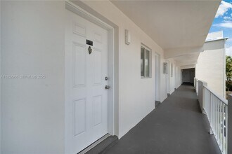 7713 SW 88th St in Kendall, FL - Building Photo - Building Photo