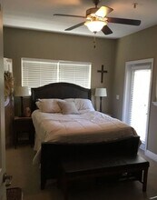 1460 NW 3rd Pl, Unit 212 in Gainesville, FL - Foto de edificio - Building Photo