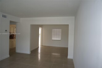 300 SW 52nd Ave in Coral Gables, FL - Building Photo - Building Photo