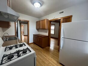 3214 W 66th Pl in Chicago, IL - Foto de edificio - Building Photo