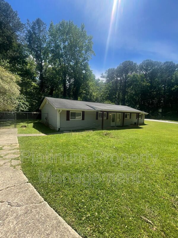 543 Springwood Dr in Forest Park, GA - Building Photo - Building Photo