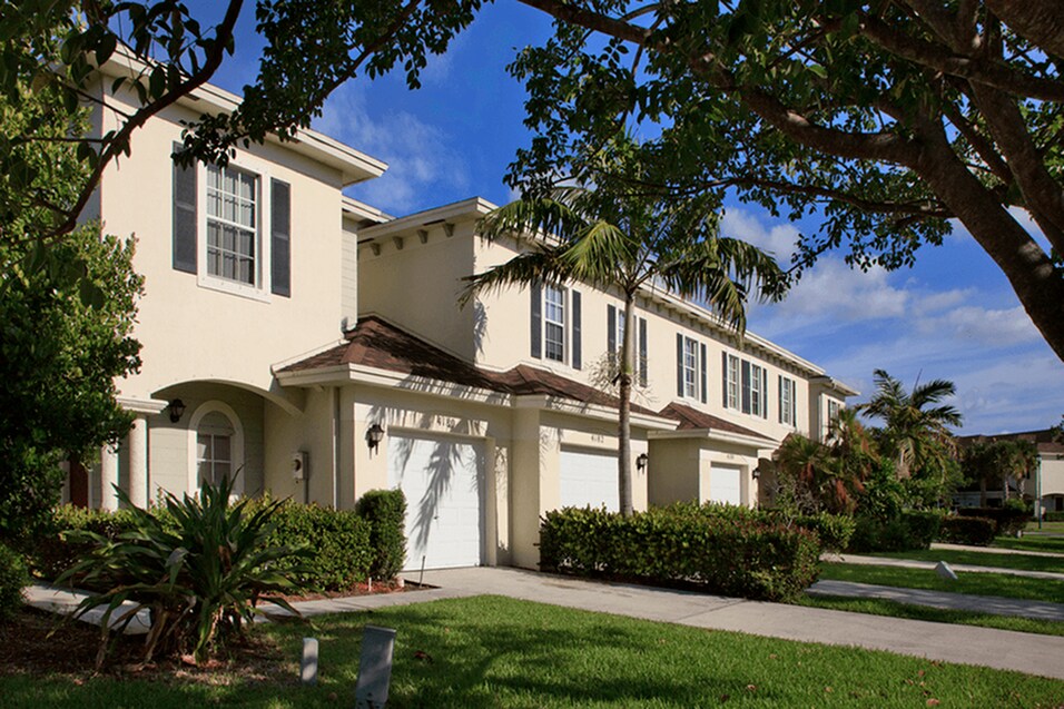 Emerald Lake in Lake Worth, FL - Foto de edificio