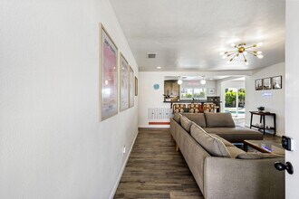 2240 N San Gorgonio Rd in Palm Springs, CA - Building Photo - Building Photo