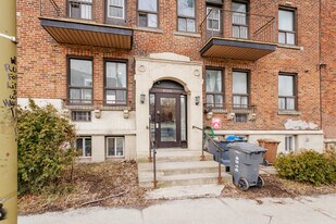 4516 Décarie Boul in Montréal, QC - Building Photo