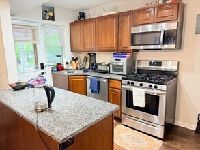 148 Riverthorn Rd in Middle River, MD - Foto de edificio - Building Photo