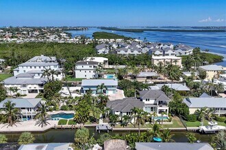 825 Tarawitt Dr in Longboat Key, FL - Building Photo - Building Photo