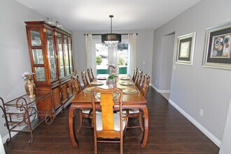 26426 Cardinal Dr in Santa Clarita, CA - Building Photo - Building Photo