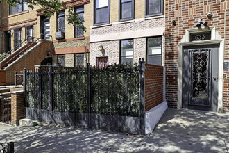 657 W 183rd St in New York, NY - Building Photo - Building Photo