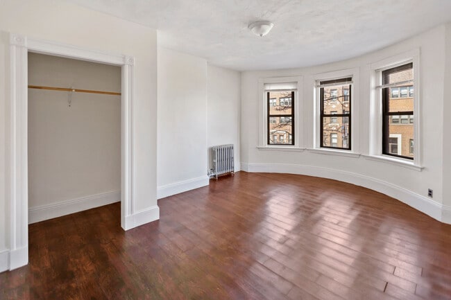 862 Huntington Ave, Unit 2A, Unit 2A