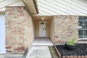 8611 Valley Ledge Dr in Houston, TX - Building Photo - Building Photo