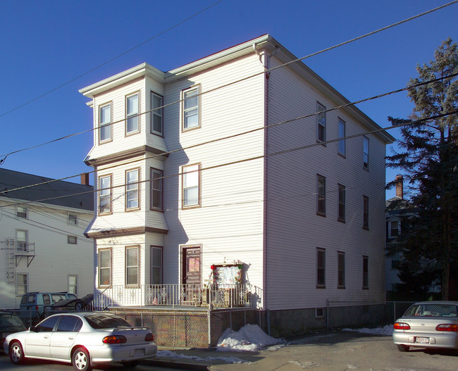 38-44 Tremont St in Fall River, MA - Foto de edificio - Building Photo