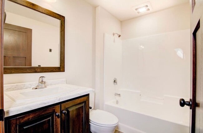 971 Daisy Ln in Eau Claire, WI - Building Photo - Building Photo