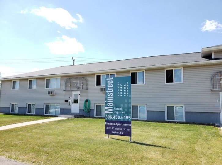 Princess Apartments in Regina, SK - Building Photo