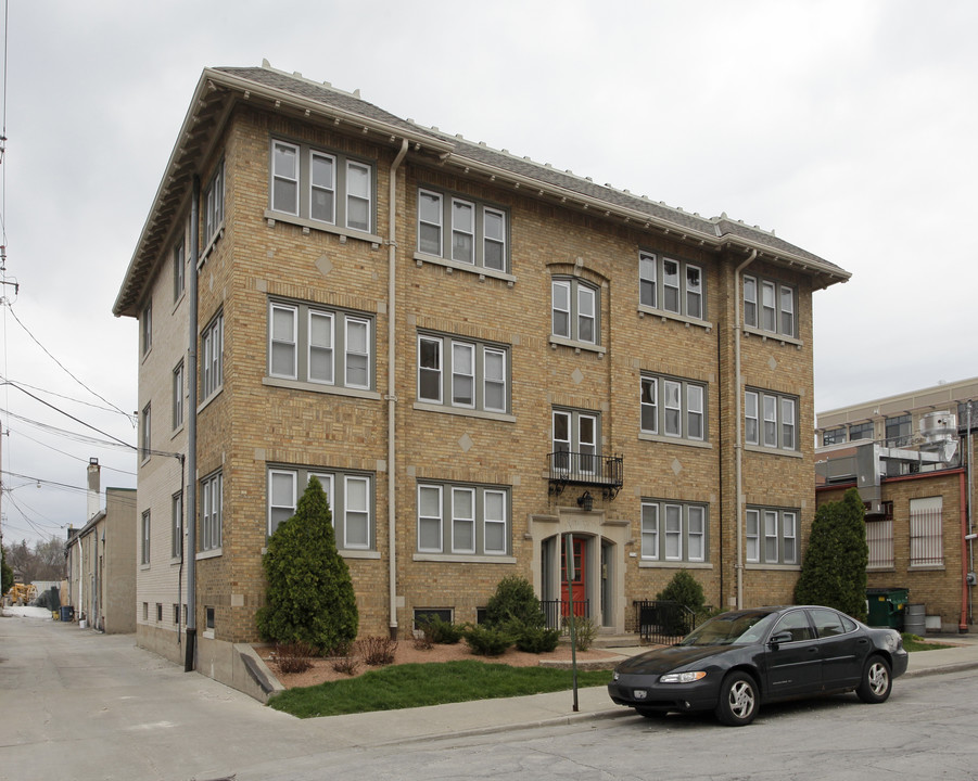 1714 E Kensington Blvd in Milwaukee, WI - Building Photo