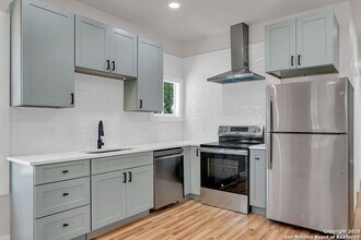 418 Atlanta St in San Antonio, TX - Building Photo - Building Photo