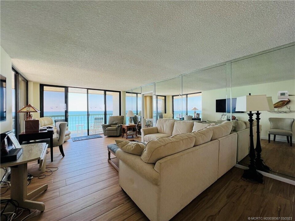 9900 S Ocean Dr in Jensen Beach, FL - Building Photo