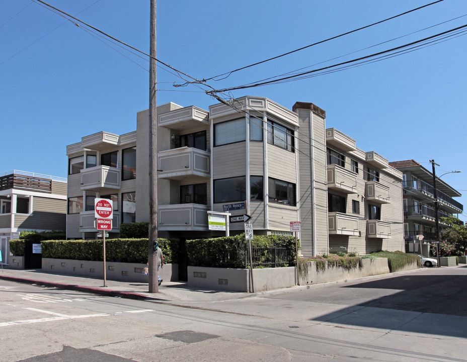 18 N Venice Blvd in Venice, CA - Foto de edificio