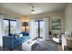 Beacon 430 in St. Petersburg, FL - Building Photo - Building Photo