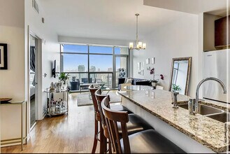 303 W Ohio St, Unit 3408 in Chicago, IL - Building Photo - Building Photo