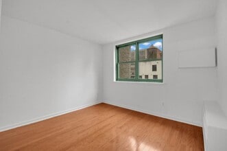 210-220 E 22nd St in New York, NY - Building Photo - Building Photo