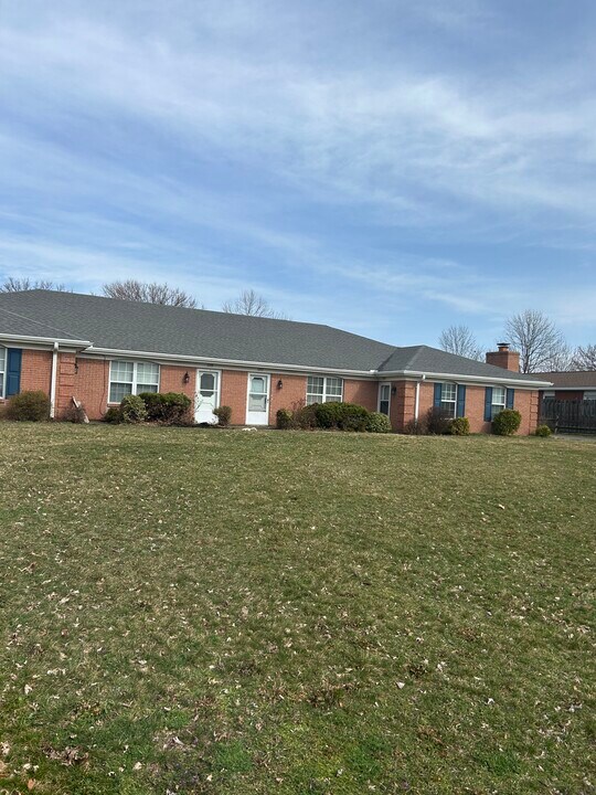 1245 Robbins Run Ct, Unit 1 in Dayton, OH - Building Photo