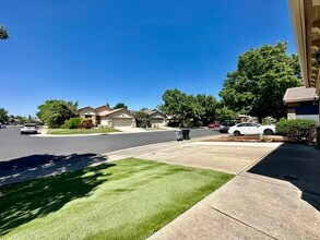1571 Latherton Way in Folsom, CA - Foto de edificio - Building Photo