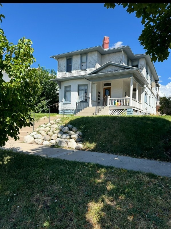 215 Douglas St