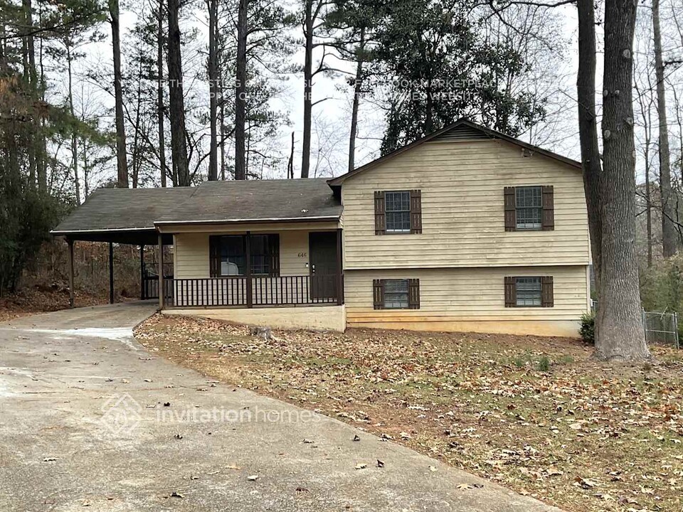 646 Regina Ct NW in Lawrenceville, GA - Building Photo